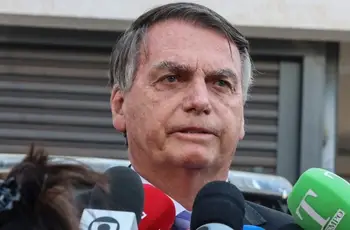 PF intima Bolsonaro em inquérito que apura 'importunação' contra baleia